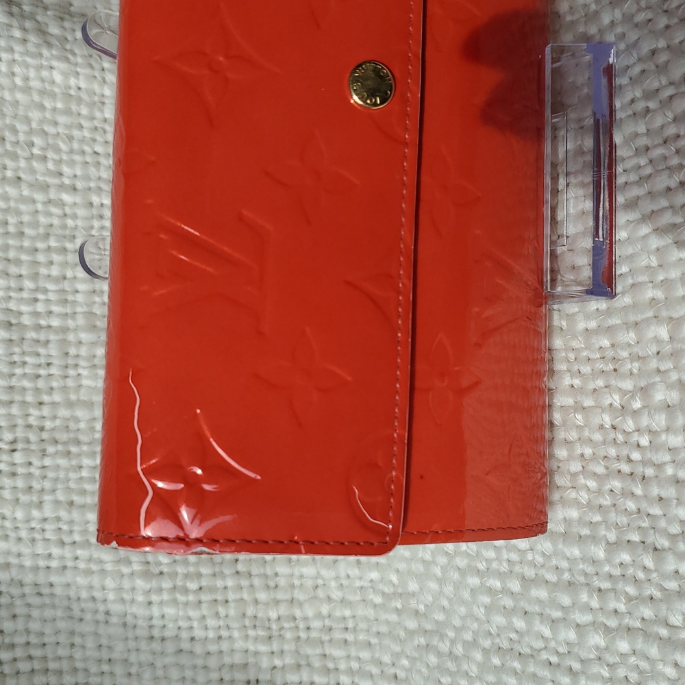 Louis Vuitton Red Wallet - Picture 9 of 17